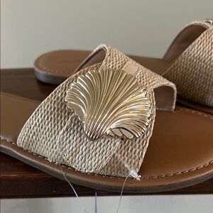 Universal Thread Womens Tan Woven Shell Slides Sandals.